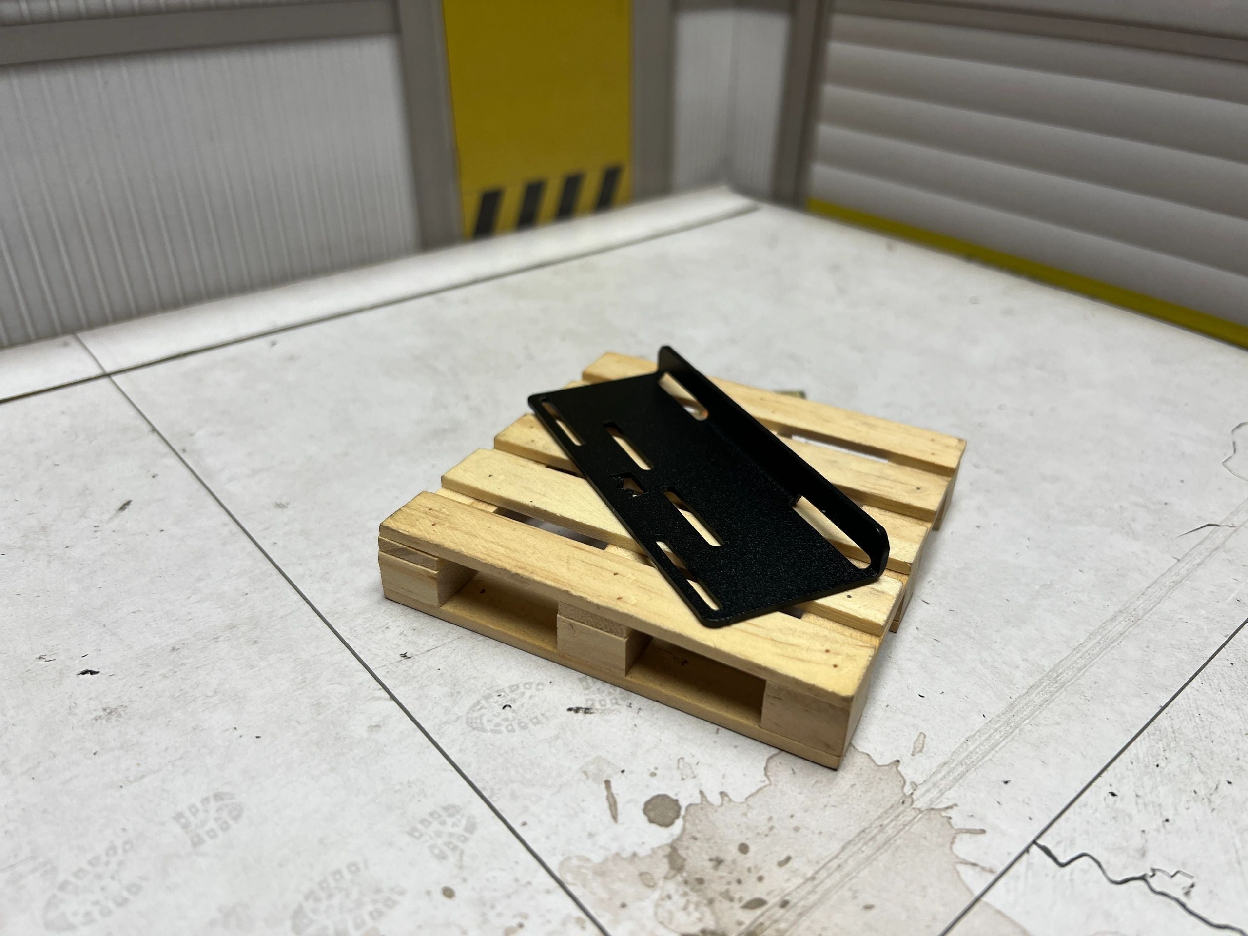 UNIVERSAL BATTERY TRAY