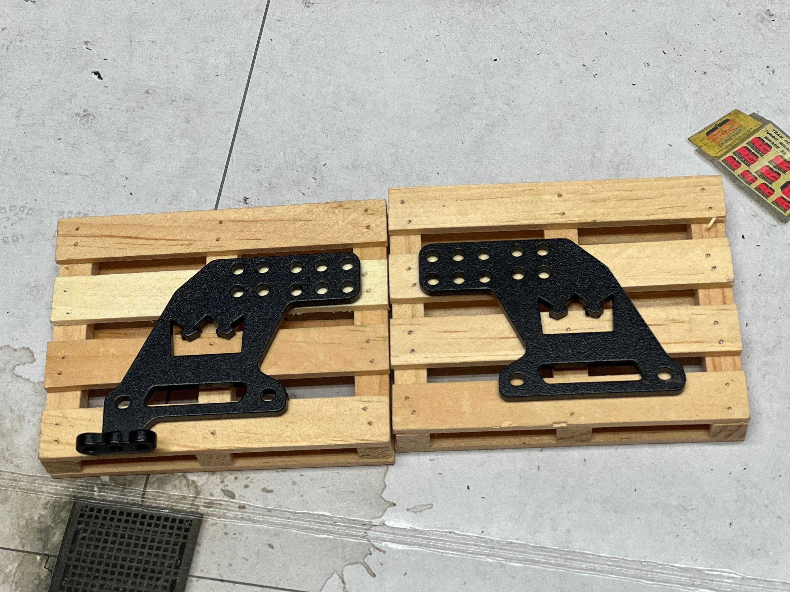 FRONT ELEMENT SHOCK TOWERS