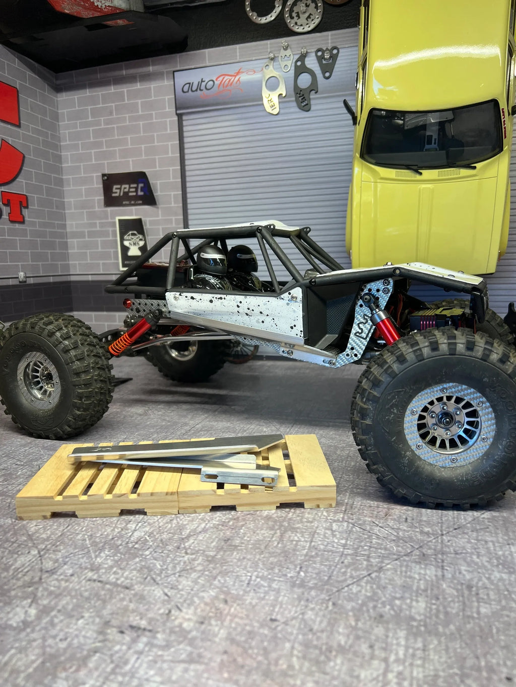 CAPRA CAGE SLIDERS