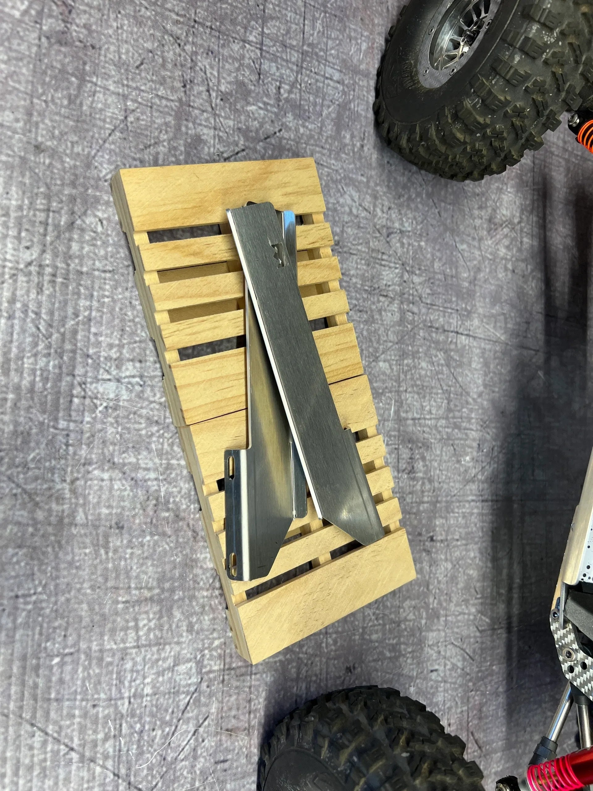 CAPRA CAGE SLIDERS